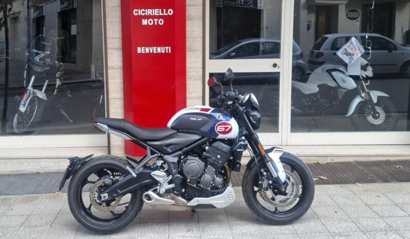 Triumph Triple Tribute 660 Bianca-Blu – Ciciriello Moto (1)