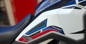 Honda Africa Twin 1100 Manuale Tricolor – Ciciriello Moto (5)